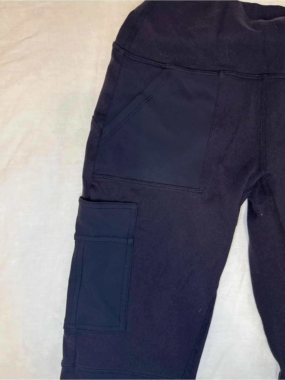 Alo High-Rise Navy Leggings with cargo pockets and  Logo